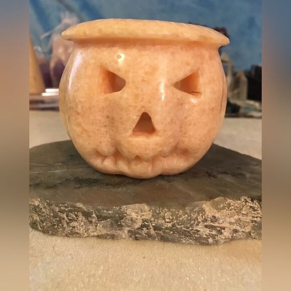 Hand Carved Sunstone Jack-o-lantern Pumpkin Crystal Candle Holder 358g - Picture 7 of 9
